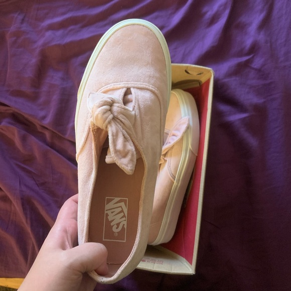 pink bow vans